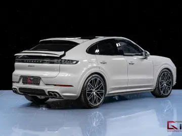 PORSCHE Cayenne E-Hyb Coupé SpDesign Crayon 22  Massage