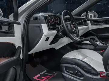 PORSCHE Cayenne E-Hyb Coupé SpDesign Crayon 22  Massage