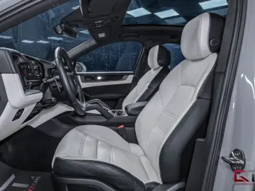 PORSCHE Cayenne E-Hyb Coupé SpDesign Crayon 22  Massage
