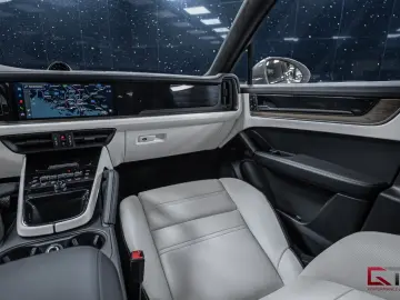 PORSCHE Cayenne E-Hyb Coupé SpDesign Crayon 22  Massage
