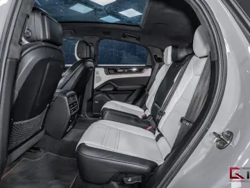 PORSCHE Cayenne E-Hyb Coupé SpDesign Crayon 22  Massage