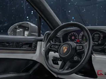 PORSCHE Cayenne E-Hyb Coupé SpDesign Crayon 22  Massage