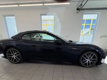 MASERATI GranCabrio 404 kW 3.0 V6 AWD Trofeo