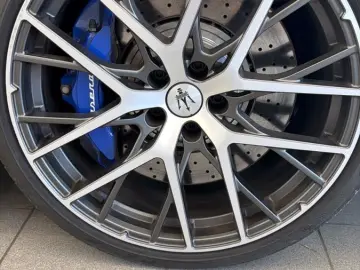 MASERATI GranCabrio 404 kW 3.0 V6 AWD Trofeo