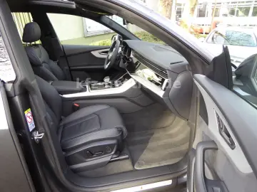 AUDI Q8 50 TDI 2x S Line Pano Leder AHK 22  Alllenk.