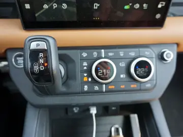 LAND ROVER Defender V8 Carpathian Edition 110  Vollausst.