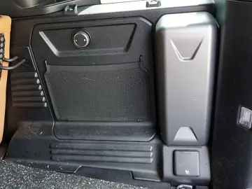 LAND ROVER Defender V8 Carpathian Edition 110  Vollausst.