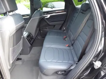 VW Touareg R-Line 3.0 TDI V6 4MOTION