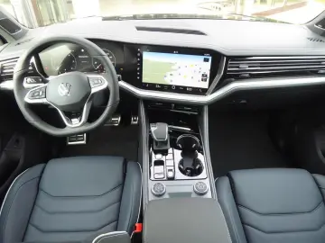 VW Touareg R-Line 3.0 TDI V6 4MOTION