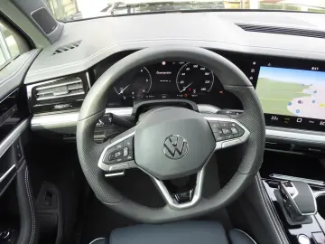 VW Touareg R-Line 3.0 TDI V6 4MOTION