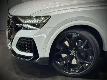 AUDI RSQ8 CARBON MATRIX ALLRADLENKUNG HEAD-UP 2.HAND