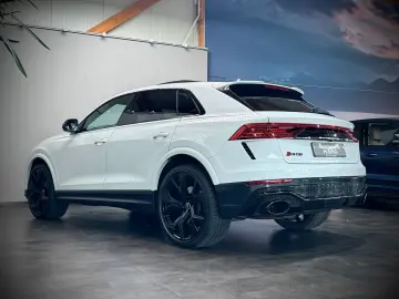 AUDI RSQ8 CARBON MATRIX ALLRADLENKUNG HEAD-UP 2.HAND