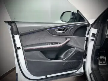 AUDI RSQ8 CARBON MATRIX ALLRADLENKUNG HEAD-UP 2.HAND