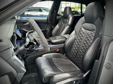 AUDI RSQ8 CARBON MATRIX ALLRADLENKUNG HEAD-UP 2.HAND