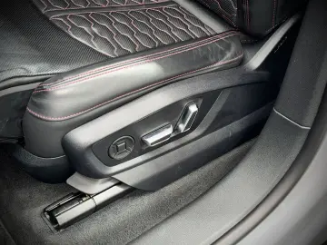 AUDI RSQ8 CARBON MATRIX ALLRADLENKUNG HEAD-UP 2.HAND