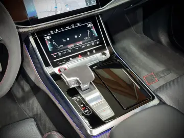 AUDI RSQ8 CARBON MATRIX ALLRADLENKUNG HEAD-UP 2.HAND