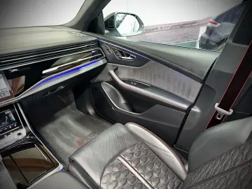 AUDI RSQ8 CARBON MATRIX ALLRADLENKUNG HEAD-UP 2.HAND