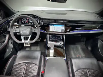 AUDI RSQ8 CARBON MATRIX ALLRADLENKUNG HEAD-UP 2.HAND