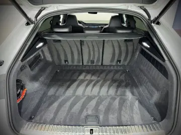 AUDI RSQ8 CARBON MATRIX ALLRADLENKUNG HEAD-UP 2.HAND