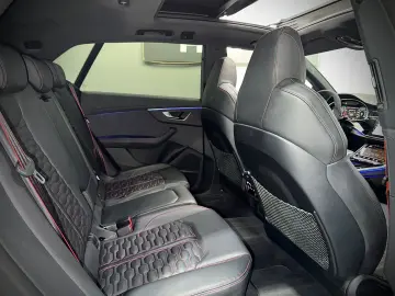 AUDI RSQ8 CARBON MATRIX ALLRADLENKUNG HEAD-UP 2.HAND