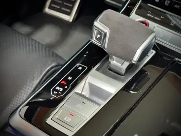 AUDI RSQ8 CARBON MATRIX ALLRADLENKUNG HEAD-UP 2.HAND