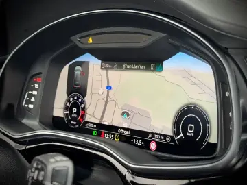 AUDI RSQ8 CARBON MATRIX ALLRADLENKUNG HEAD-UP 2.HAND