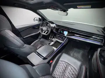 AUDI RSQ8 CARBON MATRIX ALLRADLENKUNG HEAD-UP 2.HAND