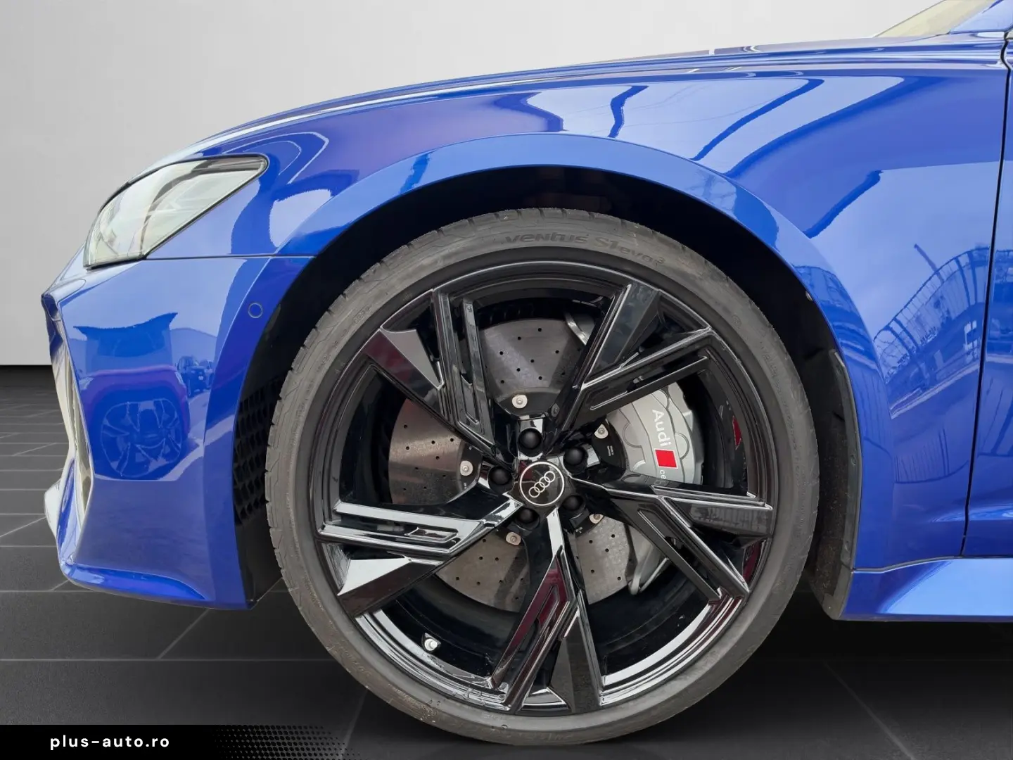 AUDI RS 6 Avant RS ESSENTIALS LASER CARBON VMAX 305