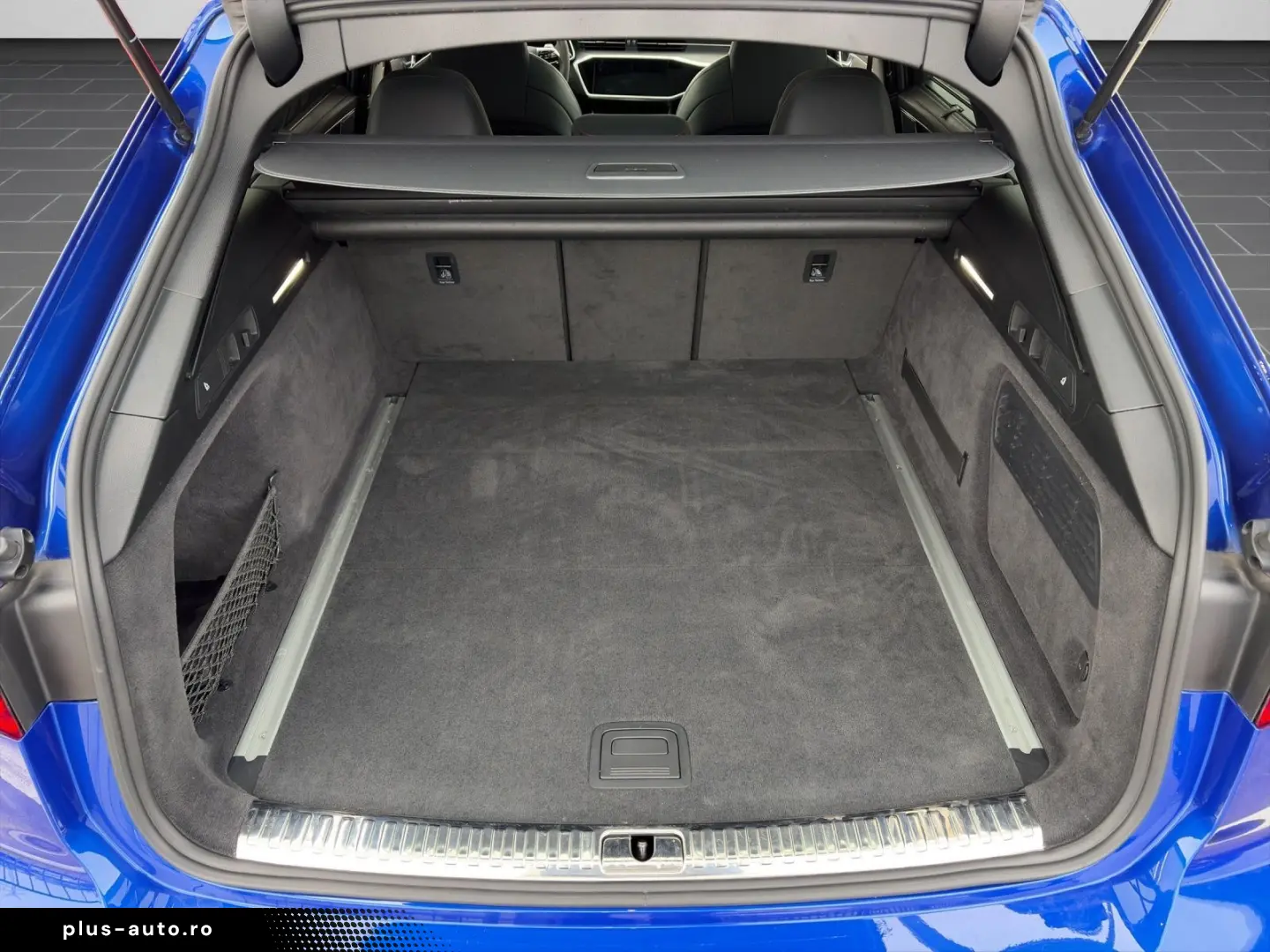 AUDI RS 6 Avant RS ESSENTIALS LASER CARBON VMAX 305