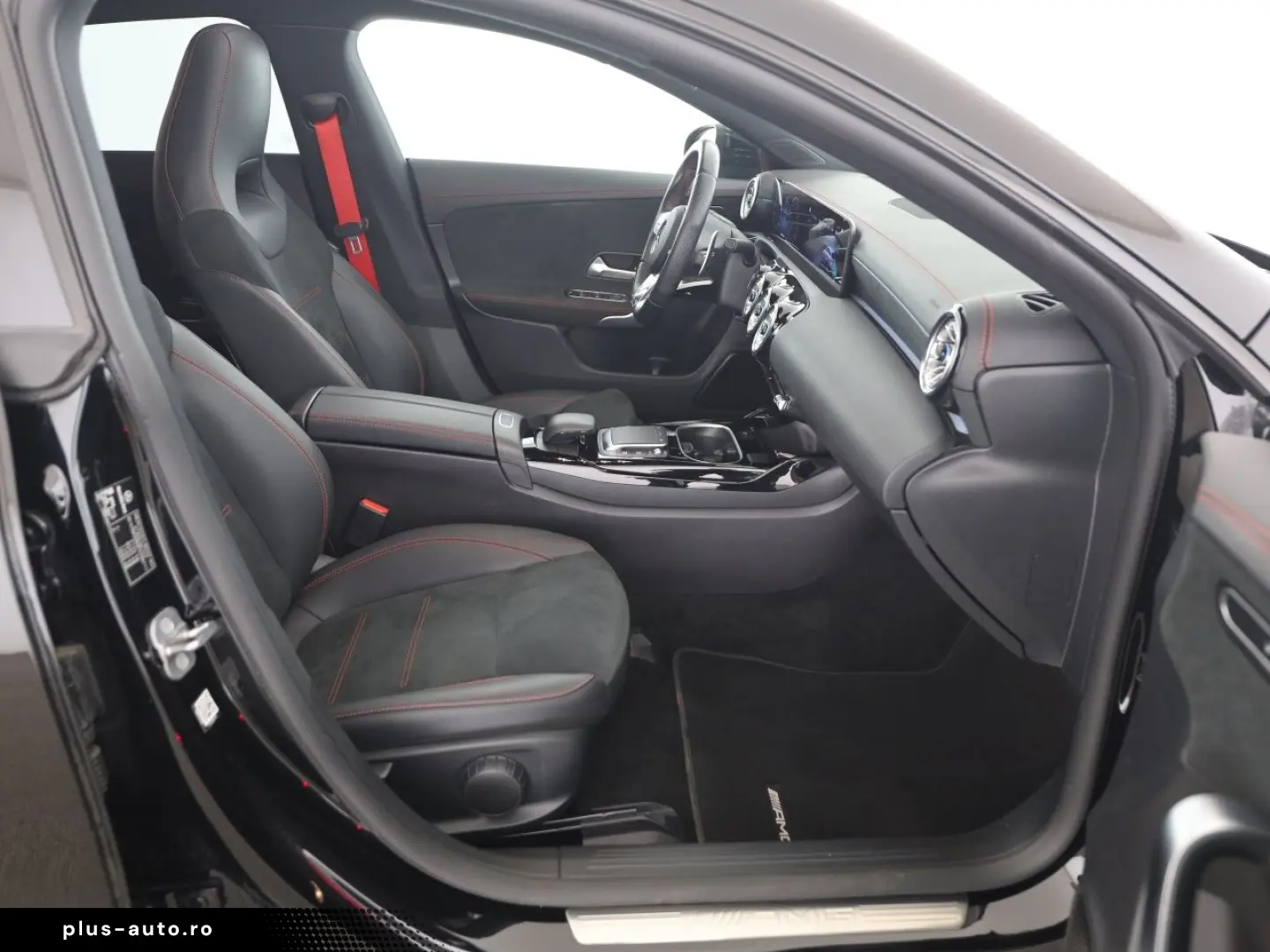 MERCEDES-BENZ CLA 35 AMG SB 4M AMG Night MBUX Pano LED Navi