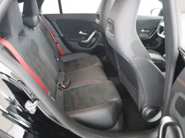 MERCEDES-BENZ CLA 35 AMG SB 4M AMG Night MBUX Pano LED Navi