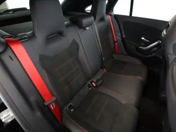 MERCEDES-BENZ CLA 35 AMG SB 4M AMG Night MBUX Pano LED Navi