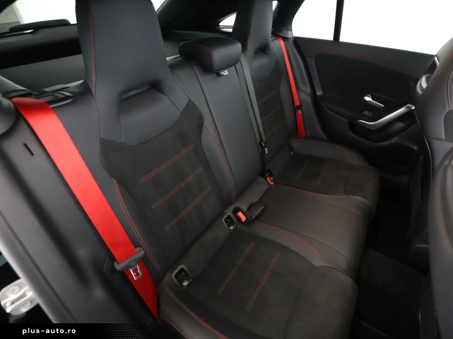 MERCEDES-BENZ CLA 35 AMG SB 4M AMG Night MBUX Pano LED Navi