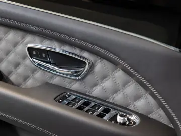 BENTLEY Bentayga 4.0 V8 Azure NIGHTVISION MASSAGE