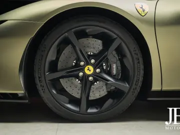 FERRARI SF90 Spider Carbon LIFT JBL CarPlay Verde Masoni