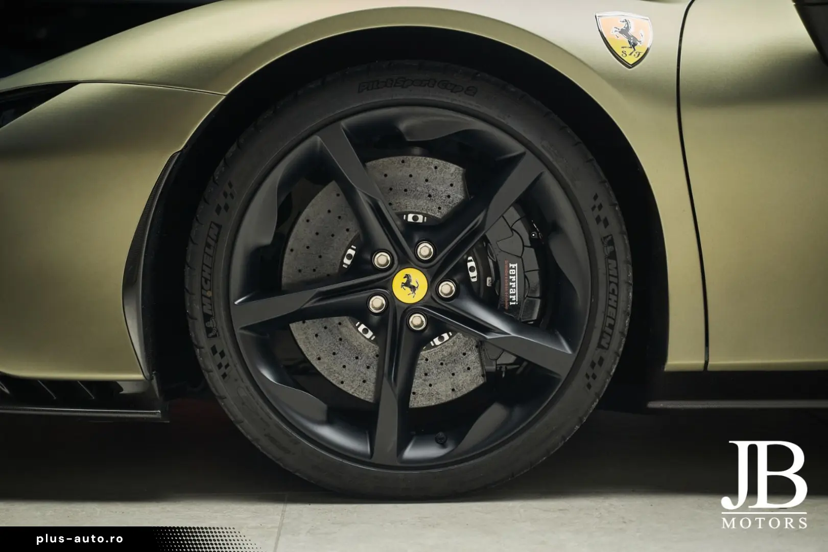 FERRARI SF90 Spider Carbon LIFT JBL CarPlay Verde Masoni