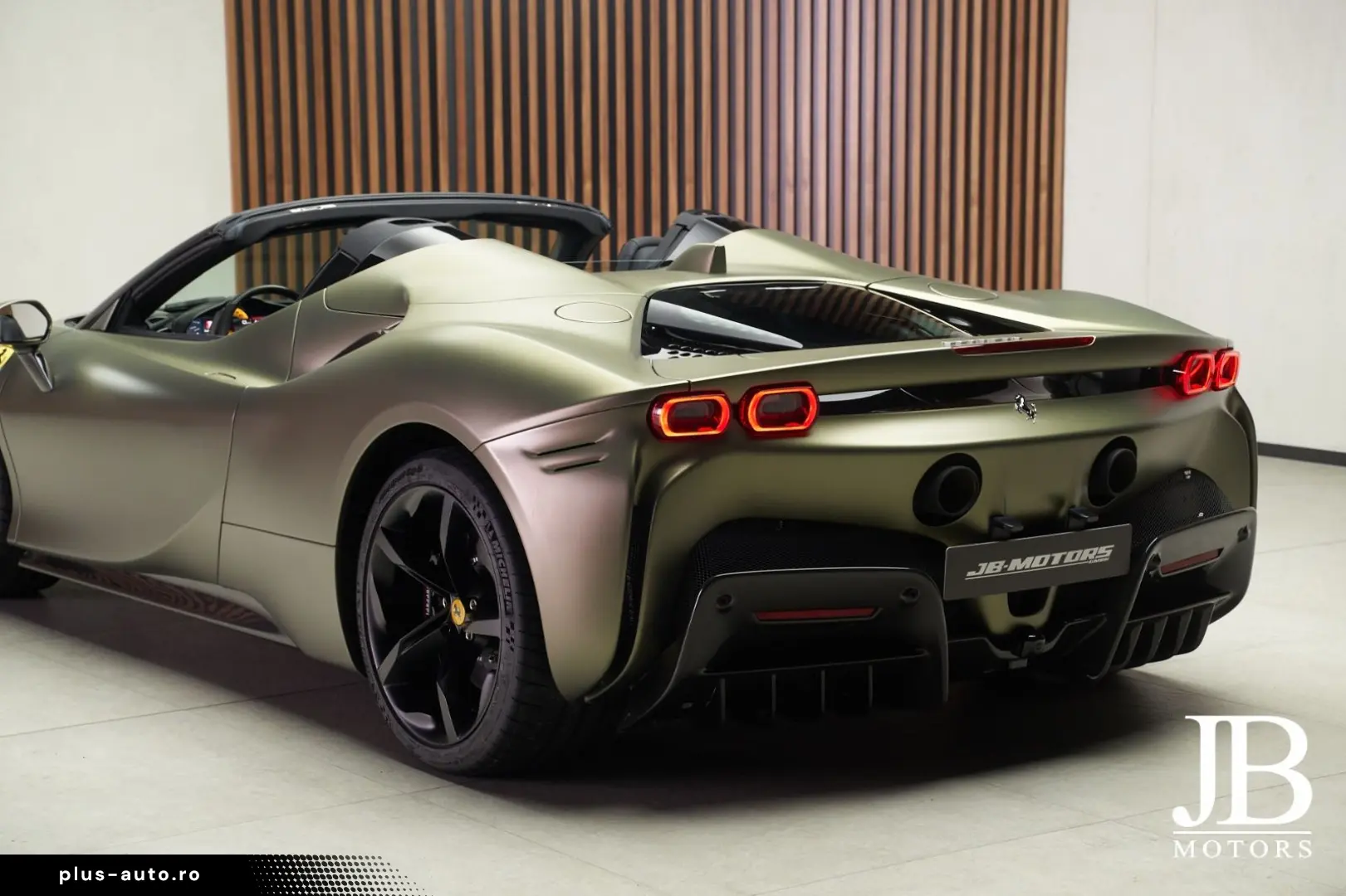 FERRARI SF90 Spider Carbon LIFT JBL CarPlay Verde Masoni
