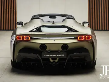FERRARI SF90 Spider Carbon LIFT JBL CarPlay Verde Masoni