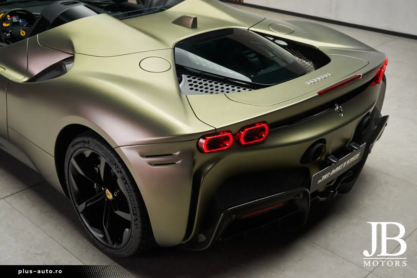 FERRARI SF90 Spider Carbon LIFT JBL CarPlay Verde Masoni