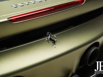 FERRARI SF90 Spider Carbon LIFT JBL CarPlay Verde Masoni