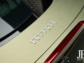 FERRARI SF90 Spider Carbon LIFT JBL CarPlay Verde Masoni