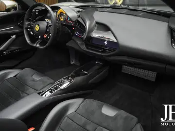 FERRARI SF90 Spider Carbon LIFT JBL CarPlay Verde Masoni