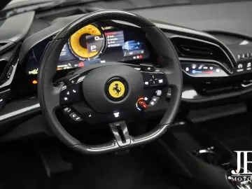 FERRARI SF90 Spider Carbon LIFT JBL CarPlay Verde Masoni