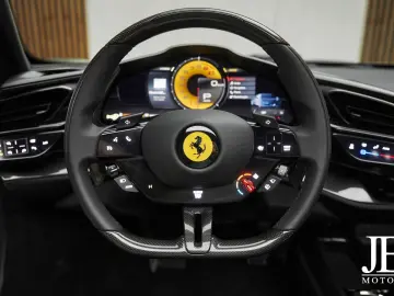 FERRARI SF90 Spider Carbon LIFT JBL CarPlay Verde Masoni
