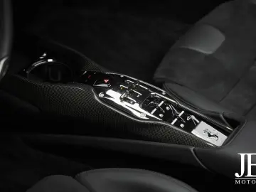 FERRARI SF90 Spider Carbon LIFT JBL CarPlay Verde Masoni