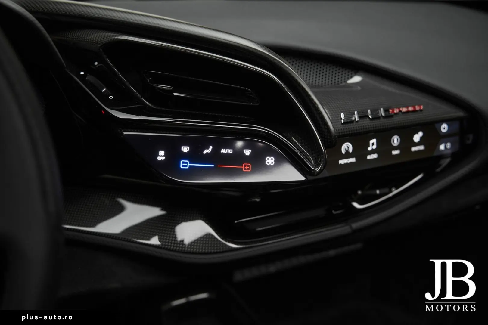 FERRARI SF90 Spider Carbon LIFT JBL CarPlay Verde Masoni