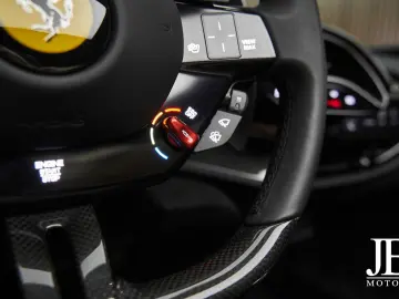 FERRARI SF90 Spider Carbon LIFT JBL CarPlay Verde Masoni