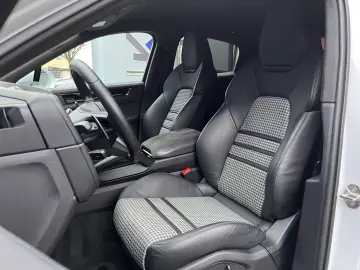 PORSCHE Cayenne Coupe GTS Leichtbau · Sportp· Burmester