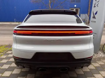 PORSCHE Cayenne Coupe GTS Leichtbau · Sportp· Burmester