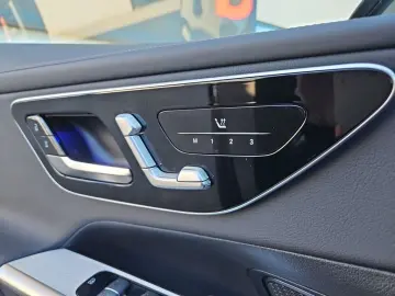 MERCEDES-BENZ GLC 300 4M AMG Night AHK SDHZ Pano Memory LED